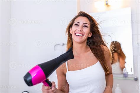 Efficiently drying hair with a hairdryer