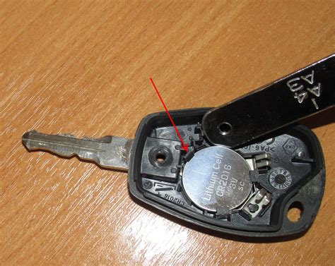 Батарейка в ключе зажигания: ответ и объяснение