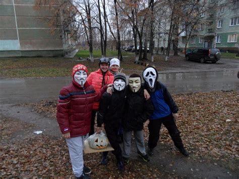 Бетонные человеки в масках