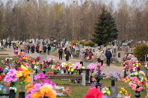 Важные причины посещения кладбища в Родительский день
