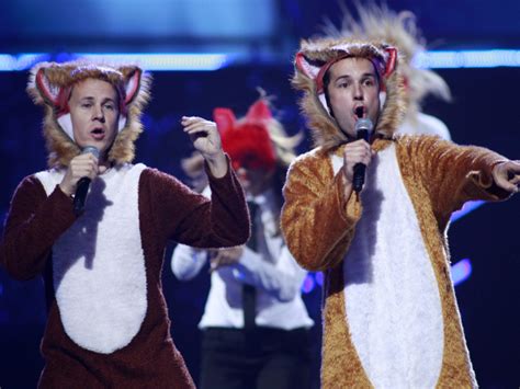 Видеоклип на песню "What does the fox say"