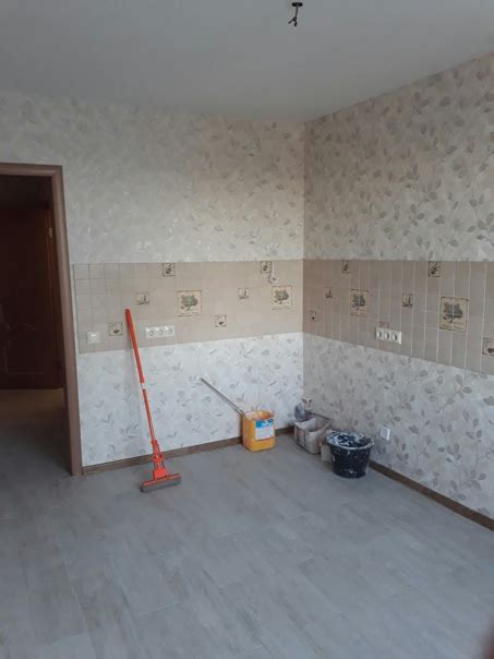 Влияют ли шпатлевка и обои на качество отделки