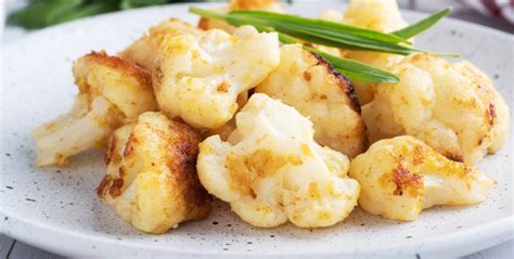 Гарнир из запеченной цветной капусты с кунжутом и соевым соусом