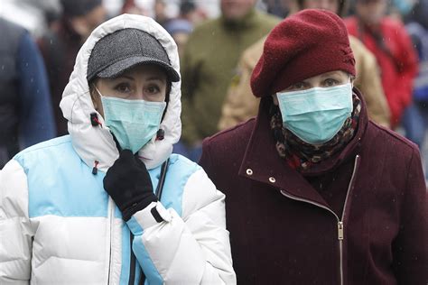 Дата, когда будет снят карантин в России и по всему миру