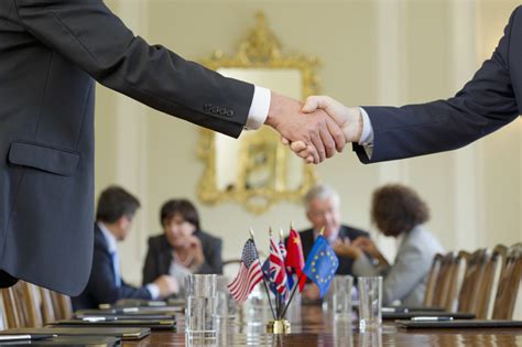 Дипломатические усилия и переговоры