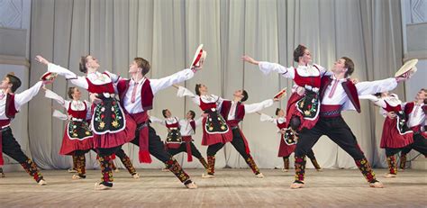 Живописные костюмы и музыкальное сопровождение