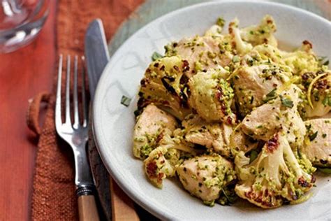 Запеченная цветная капуста с куриной грудкой и сладким перцем