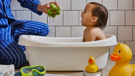 Использование валерианового средства при купании ребенка