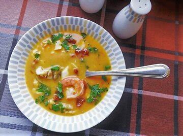 История блюда и интересные факты о супе с необычным вкусом и консистенцией из хлеба:
