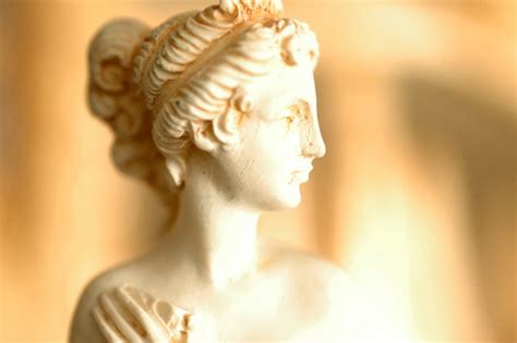 История возникновения мифа о кадыке у женщин