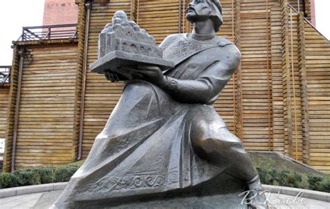 Каким образом был установлен памятник Ярославу Мудрому