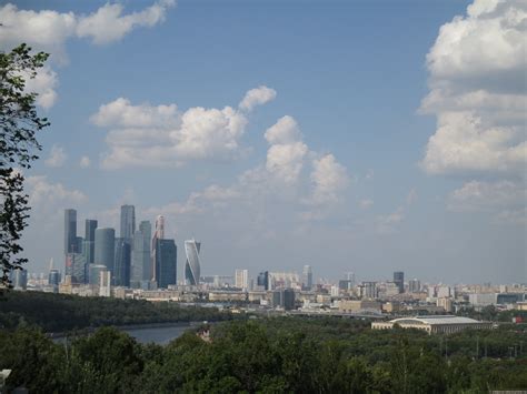 Как Воробьевы горы стали частью города Москва