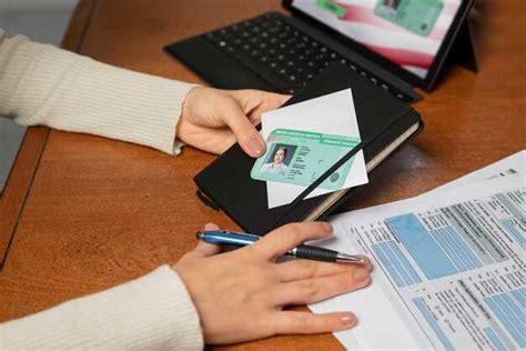 Как изменение прописки влияет на работника