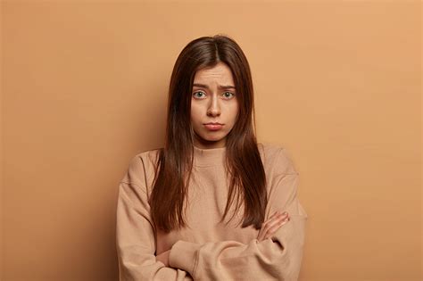 Как поднять настроение и избавиться от желания плакать: эффективные способы и советы