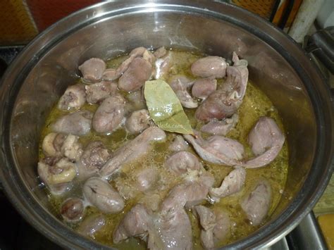 Когда добавлять соль в куриные желудки
