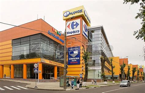 Конкуренция с другими магазинами в ТЦ Филион