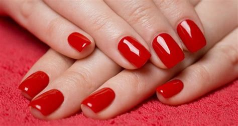 Красим ногти гель-лаком: маникюр, который длится долго