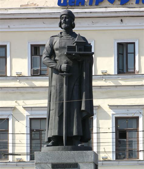 Кто построил памятник Ярославу Мудрому