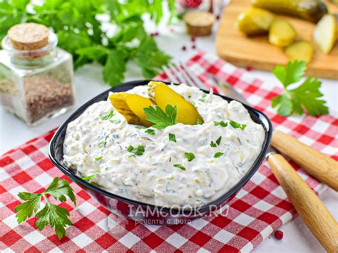 Кулинарные идеи: приготовление блюд с солеными огурцами и сметаной