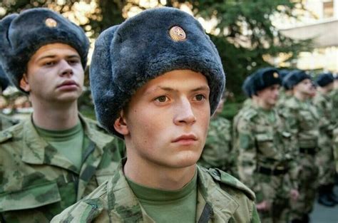 Нелегко стать дембелем в ноябре: короткие сроки для подготовки призывников