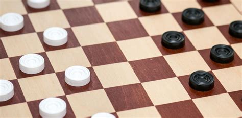 Основные правила игры в шашки