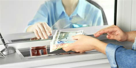 Особенности продажи валюты в разных банках
