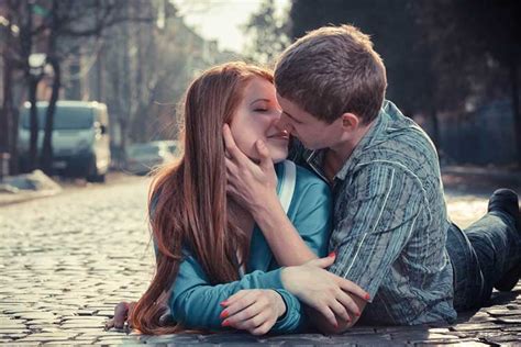 Первый поцелуй и его эмоциональный отпечаток: что привносит в нашу жизнь
