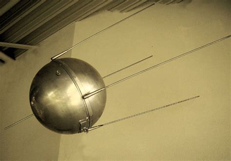 Первый шаг в космос: советский спутник