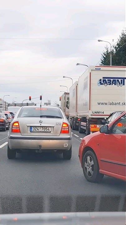 Перестраиваемся по необходимости: безопасные маневры на дорогах