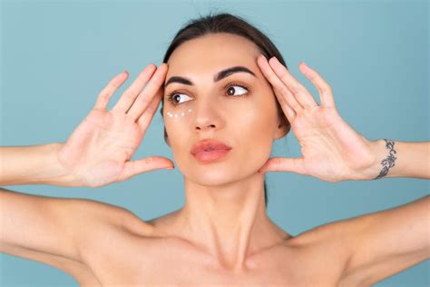 Платформы для поздравлений до праздника: плюсы и минусы