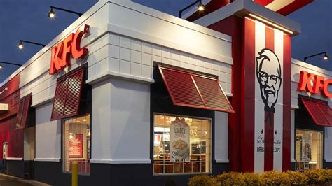 Подготовка к открытию первого ресторана KFC в России