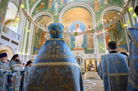 Получите готовый молебен и проведите его