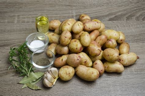 Польза и вред молодого картофеля с кожурой