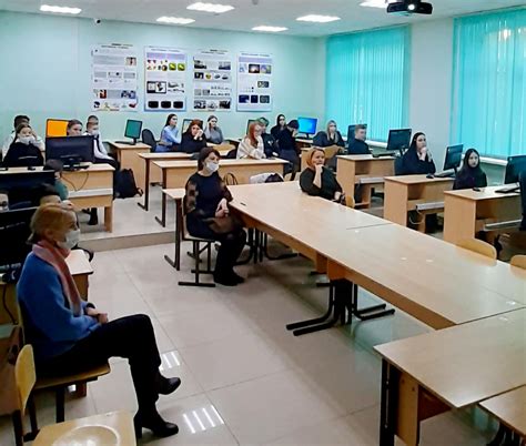 Помогает в выборе подходящего колледжа