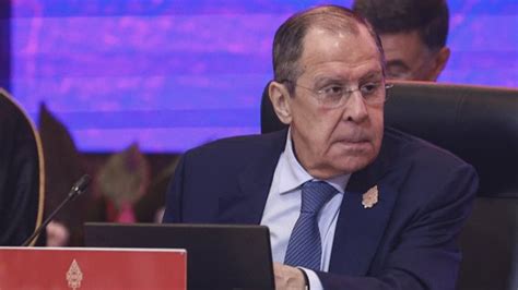 Попробуйте заручиться поддержкой другой взрослой особи