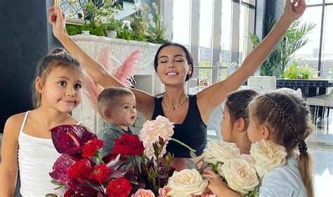Популярные подарки, которые дарят Оксане Самойловой на день рождения