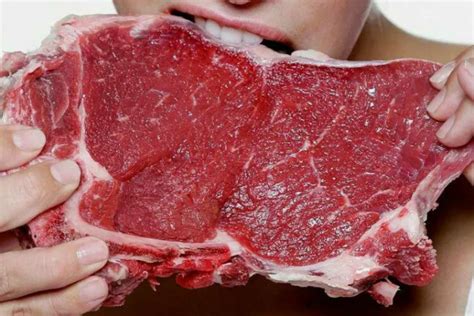 Потребление сырого или недостаточно приготовленного мяса