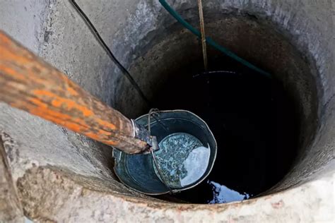 Почему падает уровень воды в колодце: причины и последствия