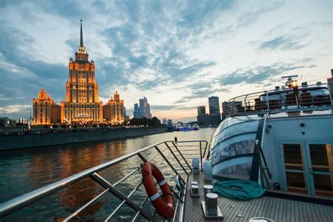 По Москве