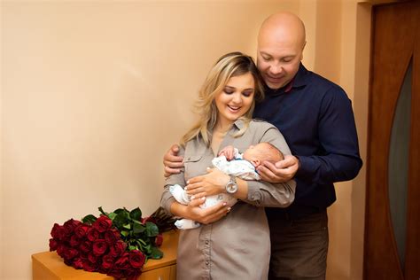 Правила выписки новорожденного из роддома в выходные