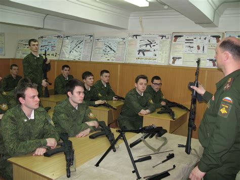 Прохождение строгого военного обучения