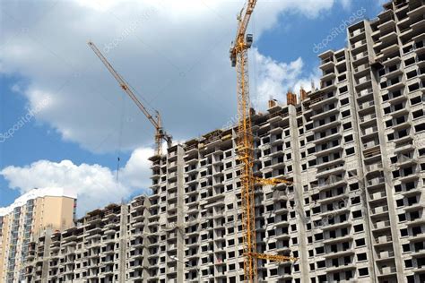 Процесс возведения многоквартирных домов