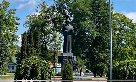 Прощание с памятником