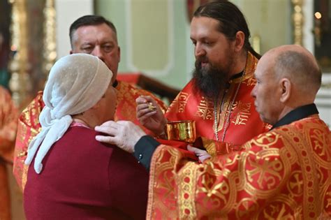 Роль священника в принятии решения о причастии в будний день