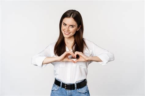 Романтический жест с кольцом