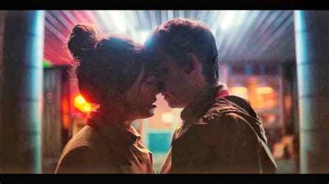 Роман Отиса и Мейв в сериале "Секс Эд"