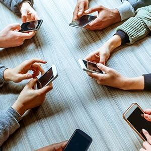 Скрытность в использовании телефона и интернета