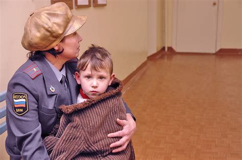 Следствия публичного отказа от усыновленного ребенка: мнение общества и стигма