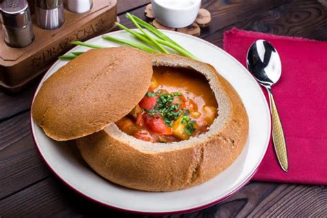 Суп с необычным вкусом и консистенцией из хлеба