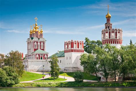 Университетская площадь и Новодевичий монастырь